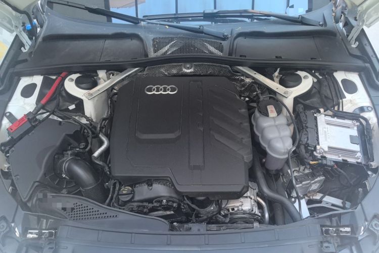 Used Audi A4L 2025 2 Million Units Enjoyment Version 40 TFSI Stylish and Dynamic Type Engine Bay