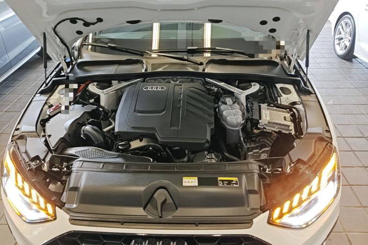 Used Audi A4L 2025 2 Million Units Enjoyment Version 40 TFSI Luxury Dynamic Edition Engine Bay