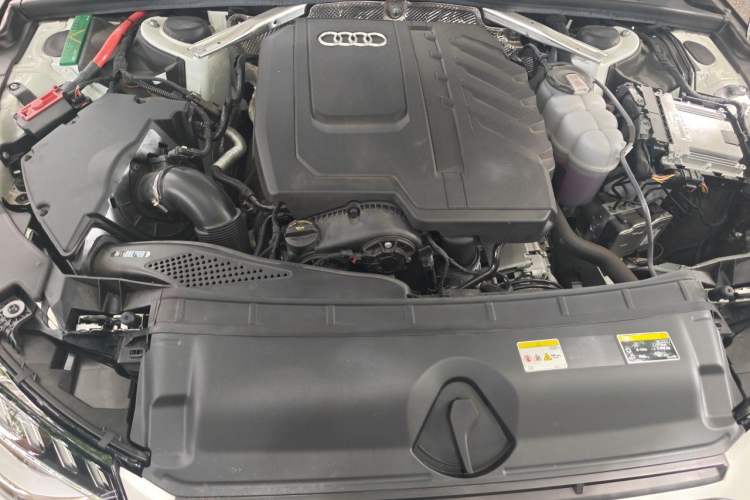 Used Audi A4L 2025 2 Million Units Enjoyment Version 40 TFSI Stylish and Dynamic Type Engine Bay