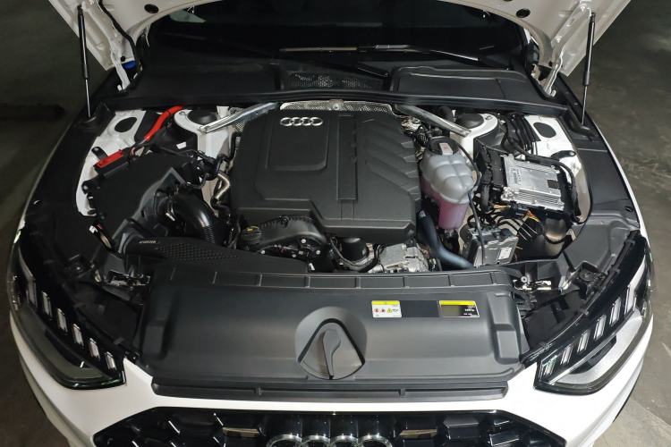 Used Audi A4L 2025 2 Million Units Enjoyment Version 40 TFSI Luxury Dynamic Edition Engine Bay