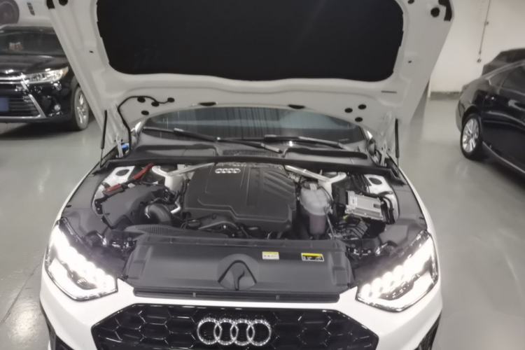 Used Audi A4L 2025 2 Million Units Enjoyment Version 40 TFSI Luxury Dynamic Edition Engine Bay
