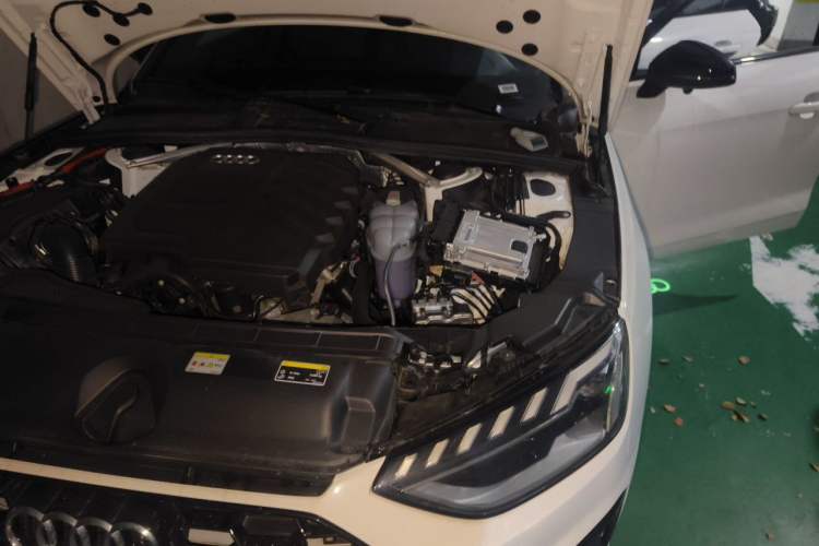 Used Audi A4L 2025 2 Million Units Enjoyment Version 40 TFSI Luxury Dynamic Edition Engine Bay Left