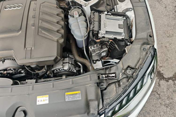 Used Audi A4L 2025 2 Million Units Enjoyment Version 40 TFSI Luxury Dynamic Edition Engine Bay Left