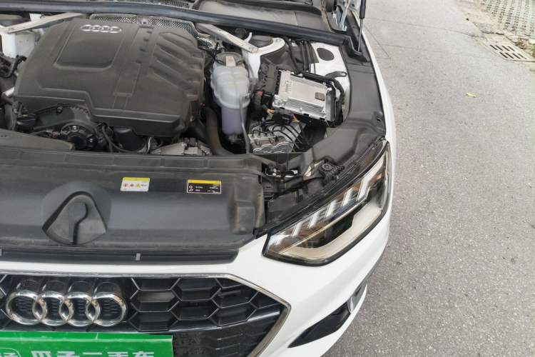 Used Audi A4L 2025 2 Million Units Enjoyment Version 40 TFSI Stylish and Dynamic Type Engine Bay Left