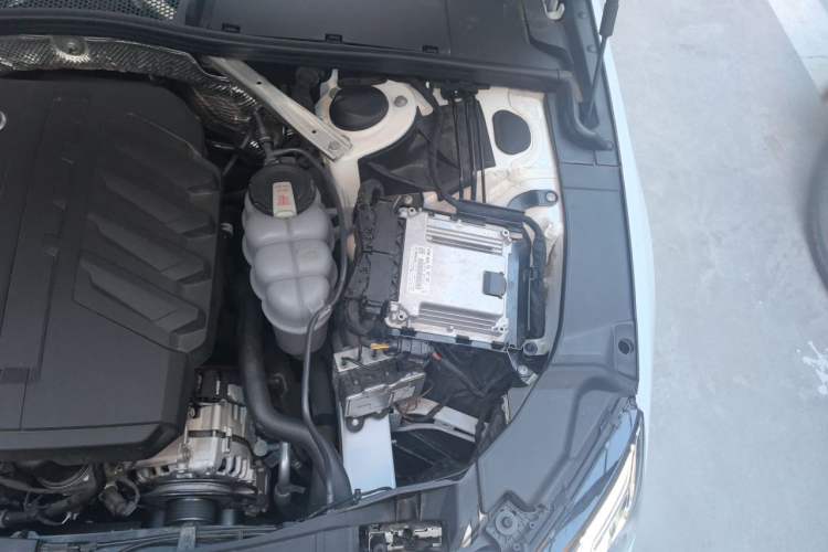 Used Audi A4L 2025 2 Million Units Enjoyment Version 40 TFSI Stylish and Dynamic Type Engine Bay Left