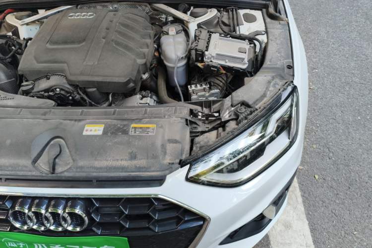 Used Audi A4L 2025 2 Million Units Enjoyment Version 40 TFSI Stylish and Dynamic Type Engine Bay Left
