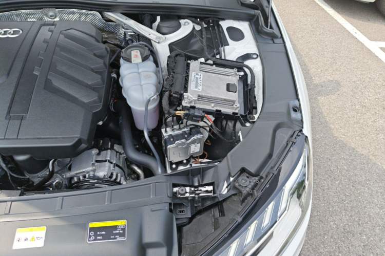 Used Audi A4L 2025 2 Million Units Enjoyment Version 40 TFSI Luxury Dynamic Edition Engine Bay Left