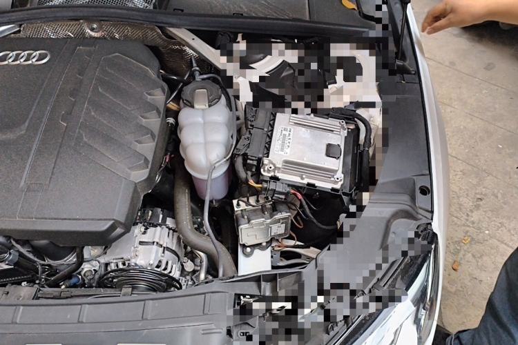 Used Audi A4L 2025 2 Million Units Enjoyment Version 40 TFSI Stylish and Dynamic Type Engine Bay Left