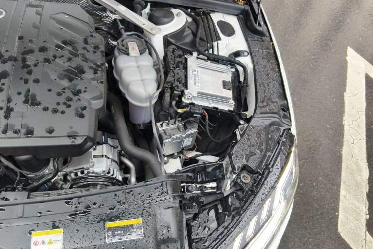 Used Audi A4L 2025 2 Million Units Enjoyment Version 40 TFSI Stylish and Dynamic Type Engine Bay Left