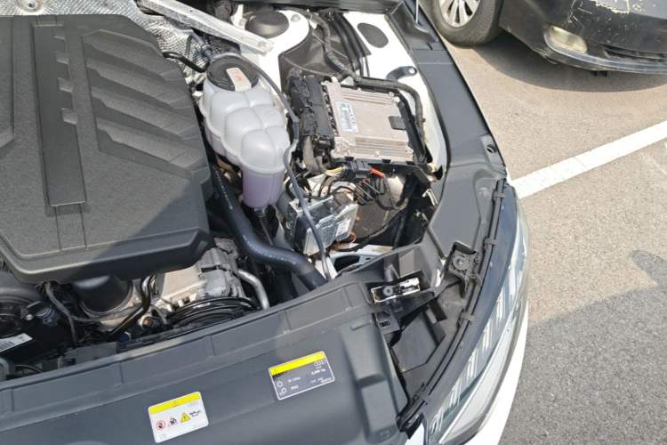 Used Audi A4L 2025 2 Million Units Enjoyment Version 40 TFSI Luxury Dynamic Edition Engine Bay Left