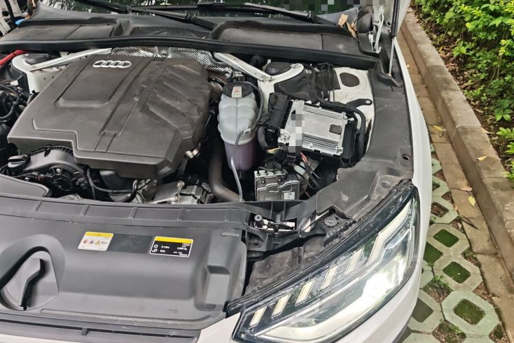 Used Audi A4L 2025 2 Million Units Enjoyment Version 40 TFSI Stylish and Dynamic Type Engine Bay Left