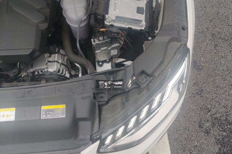 Used Audi A4L 2025 2 Million Units Enjoyment Version 40 TFSI Stylish and Dynamic Type Engine Bay Left