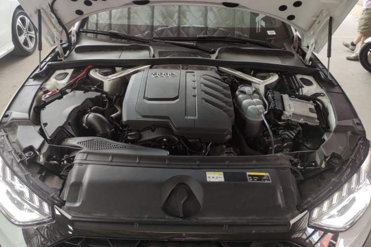 Used Audi A4L 2025 2 Million Units Enjoyment Version 40 TFSI Luxury Dynamic Edition Engine Bay