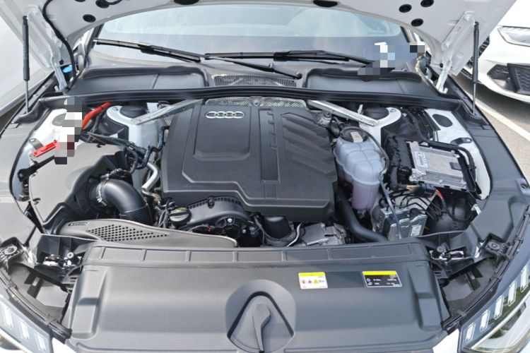 Used Audi A4L 2025 2 Million Units Enjoyment Version 40 TFSI Luxury Dynamic Edition Engine Bay