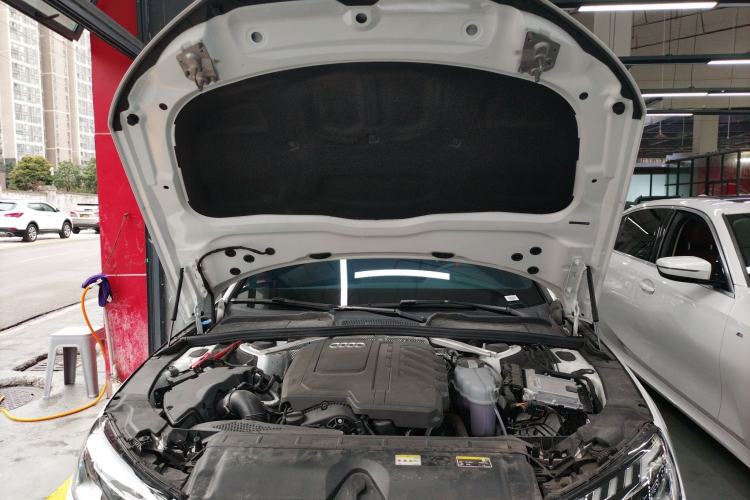Used Audi A4L 2025 2 Million Units Enjoyment Version 40 TFSI Luxury Dynamic Edition Engine Bay
