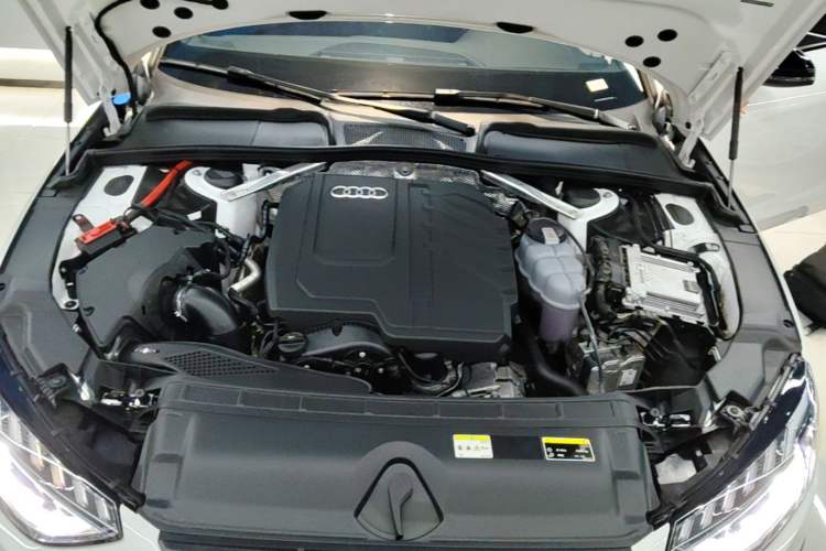 Used Audi A4L 2025 2 Million Units Enjoyment Version 40 TFSI Luxury Dynamic Edition Engine Bay