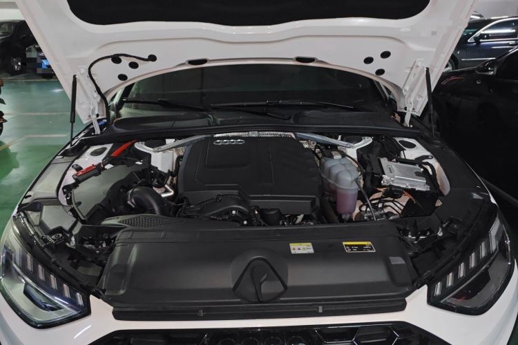 Used Audi A4L 2025 2 Million Units Enjoyment Version 40 TFSI Luxury Dynamic Edition Engine Bay