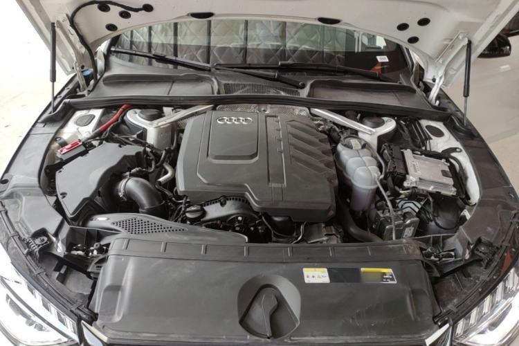 Used Audi A4L 2025 2 Million Units Enjoyment Version 40 TFSI Luxury Dynamic Edition Engine Bay