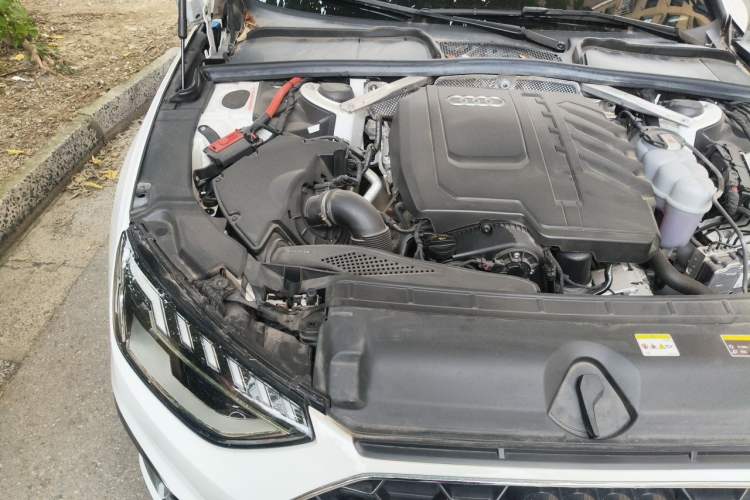 Used Audi A4L 2025 2 Million Units Enjoyment Version 40 TFSI Stylish and Dynamic Type Engine Bay Right