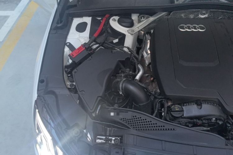 Used Audi A4L 2025 2 Million Units Enjoyment Version 40 TFSI Stylish and Dynamic Type Engine Bay Right