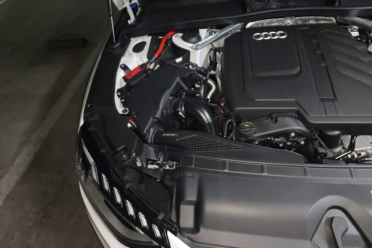 Used Audi A4L 2025 2 Million Units Enjoyment Version 40 TFSI Luxury Dynamic Edition Engine Bay Right