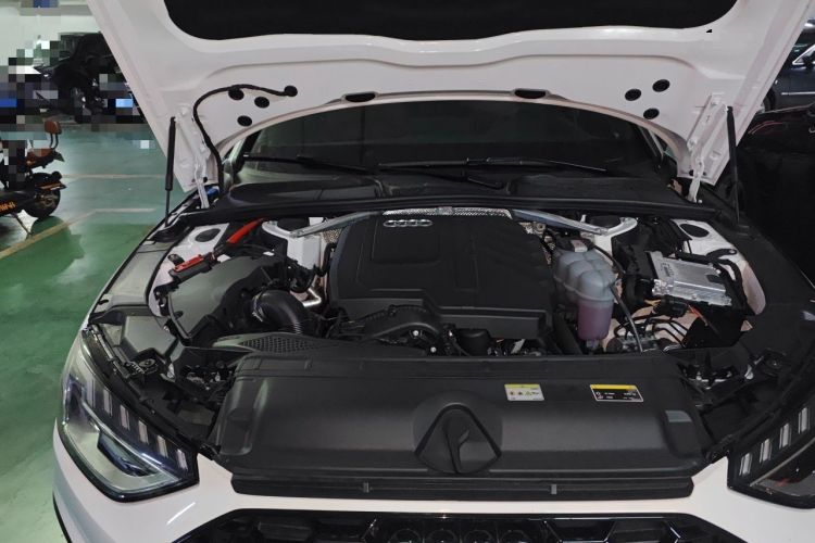 Used Audi A4L 2025 2 Million Units Enjoyment Version 40 TFSI Luxury Dynamic Edition Engine Bay Right