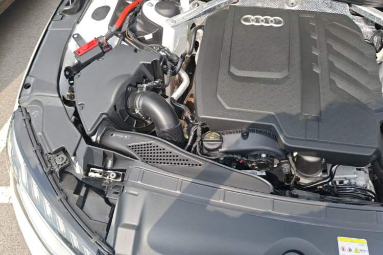Used Audi A4L 2025 2 Million Units Enjoyment Version 40 TFSI Luxury Dynamic Edition Engine Bay Right