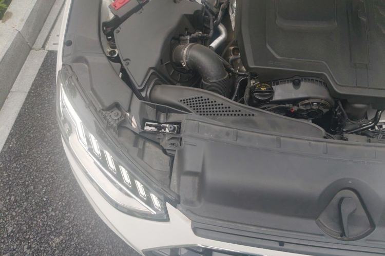 Used Audi A4L 2025 2 Million Units Enjoyment Version 40 TFSI Stylish and Dynamic Type Engine Bay Right