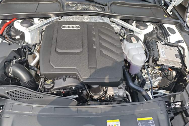 Used Audi A4L 2025 2 Million Units Enjoyment Version 40 TFSI Luxury Dynamic Edition Engine Bay