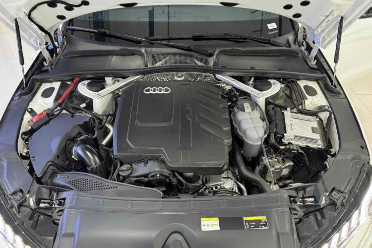 Used Audi A4L 2025 2 Million Units Enjoyment Version 40 TFSI Luxury Dynamic Edition Engine Bay