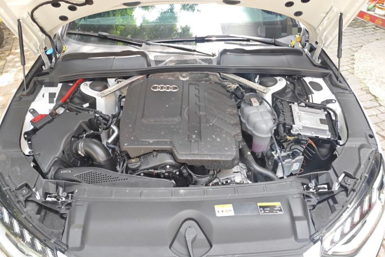 Used Audi A4L 2025 2 Million Units Enjoyment Version 40 TFSI Luxury Dynamic Edition Engine Bay