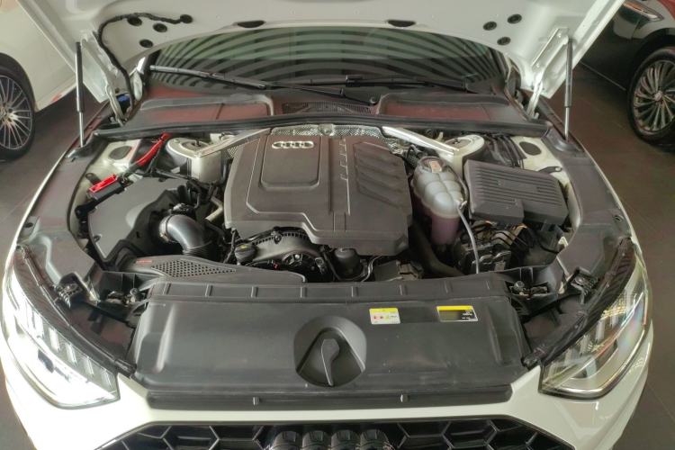 Used Audi A4L 2025 2 Million Units Enjoyment Version 40 TFSI Luxury Dynamic Edition Engine Bay