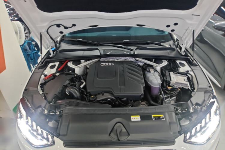 Used Audi A4L 2025 2 Million Units Enjoyment Version 40 TFSI Stylish and Dynamic Type Engine Bay