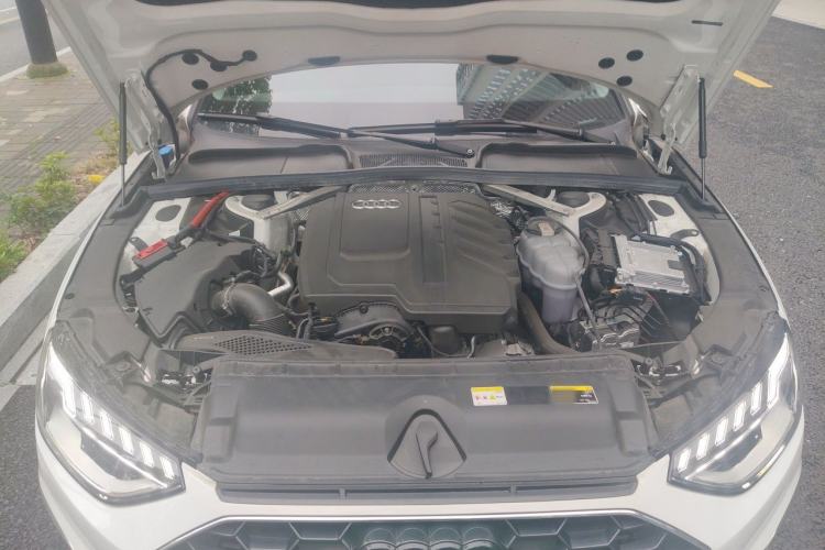 Used Audi A4L 2025 2 Million Units Enjoyment Version 40 TFSI Stylish and Dynamic Type Engine Bay