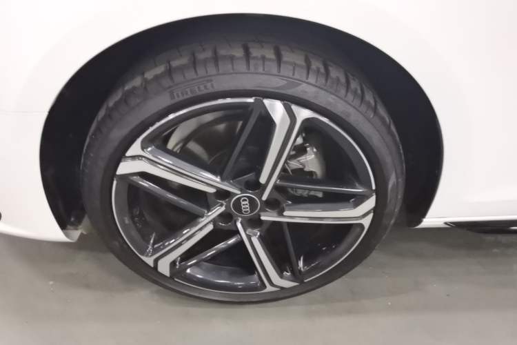Used Audi A4L 2025 2 Million Units Enjoyment Version 40 TFSI Luxury Dynamic Edition Exterior 4
