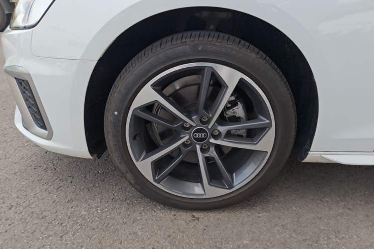 Used Audi A4L 2025 2 Million Units Enjoyment Version 40 TFSI Stylish and Dynamic Type Exterior 4
