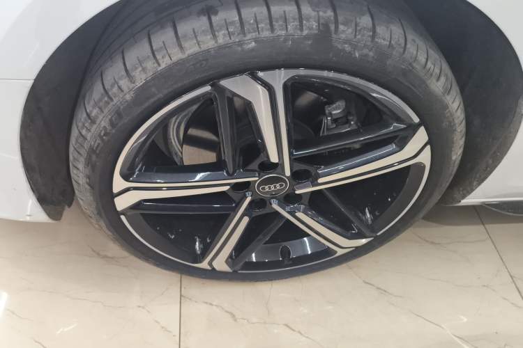 Used Audi A4L 2025 2 Million Units Enjoyment Version 40 TFSI Luxury Dynamic Edition Exterior 4