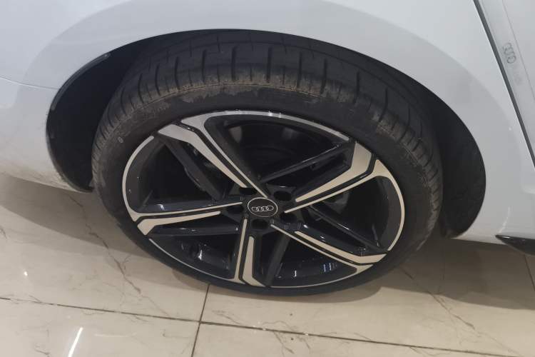 Used Audi A4L 2025 2 Million Units Enjoyment Version 40 TFSI Luxury Dynamic Edition Exterior 5