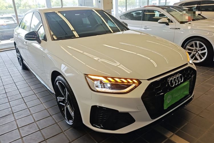 Used Audi A4L 2025 2 Million Units Enjoyment Version 40 TFSI Luxury Dynamic Edition Front Right 45 Deg