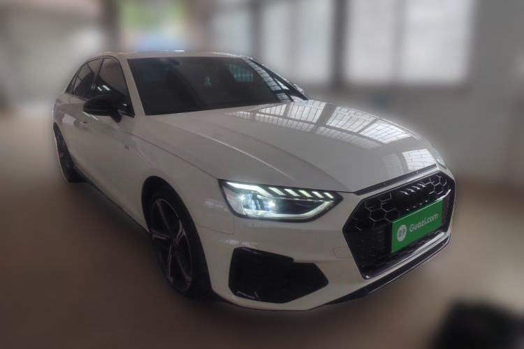 Used Audi A4L 2025 2 Million Units Enjoyment Version 40 TFSI Luxury Dynamic Edition Front Right 45 Deg