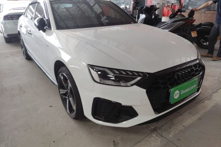 Used Audi A4L 2025 2 Million Units Enjoyment Version 40 TFSI Luxury Dynamic Edition Front Right 45 Deg