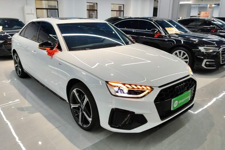 Used Audi A4L 2025 2 Million Units Enjoyment Version 40 TFSI Luxury Dynamic Edition Front Right 45 Deg