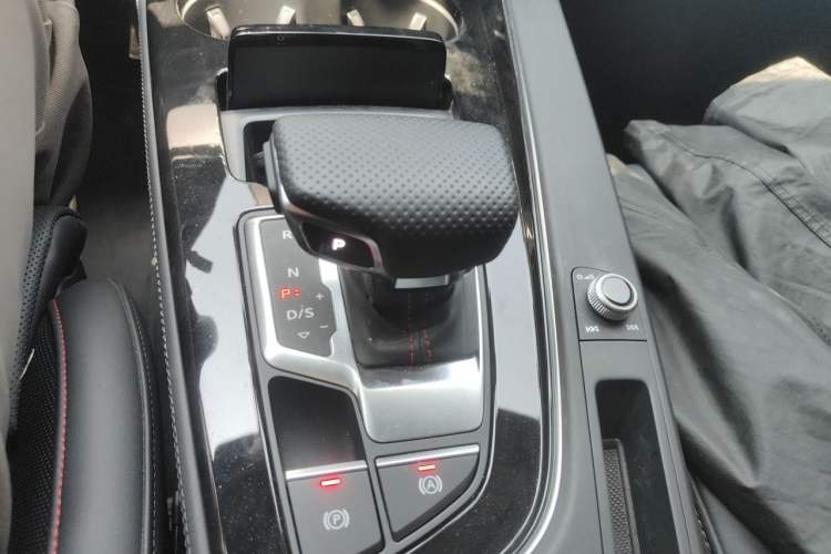 Used Audi A4L 2025 2 Million Units Enjoyment Version 40 TFSI Luxury Dynamic Edition B&O Starry Night Edition Gear Lever