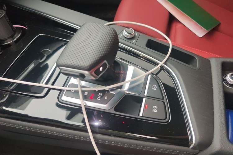 Used Audi A4L 2025 2 Million Units Enjoyment Version 40 TFSI Luxury Dynamic Edition Gear Lever