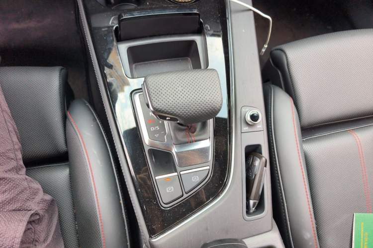 Used Audi A4L 2025 2 Million Units Enjoyment Version 40 TFSI Luxury Dynamic Edition B&O Starry Night Edition Gear Lever