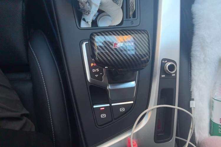 Used Audi A4L 2025 2 Million Units Enjoyment Version 40 TFSI Stylish and Dynamic Type Gear Lever