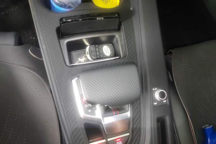 Used Audi A4L 2025 2 Million Units Enjoyment Version 40 TFSI Luxury Dynamic Edition Gear Lever