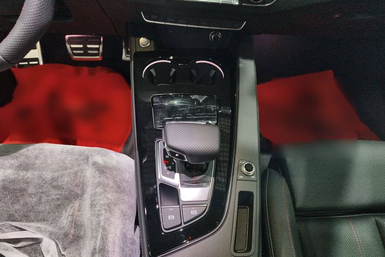 Used Audi A4L 2025 2 Million Units Enjoyment Version 40 TFSI Luxury Dynamic Edition Gear Lever