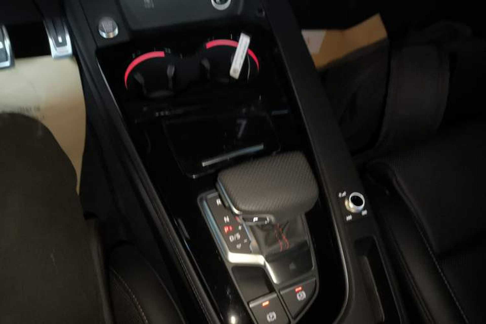 Used Audi A4L 2025 2 Million Units Enjoyment Version 40 TFSI Luxury Dynamic Edition Gear Lever