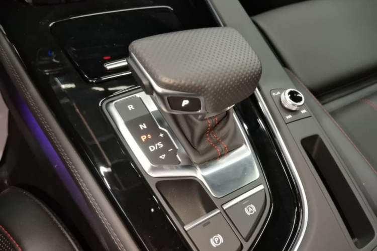 Used Audi A4L 2025 2 Million Units Enjoyment Version 40 TFSI Luxury Dynamic Edition Gear Lever